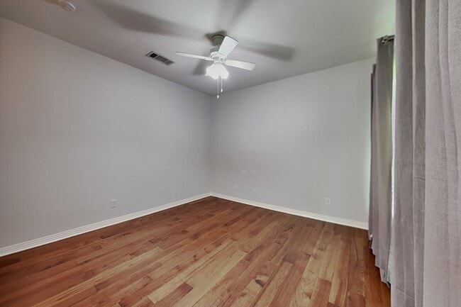 Building Photo - Designer Updates, Timeless Charm & an Unbeatable Fort Worth Location!