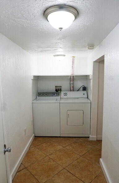 Building Photo - 571 E 2700 S