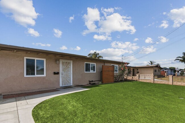 Building Photo - 1127 Hemlock Ave