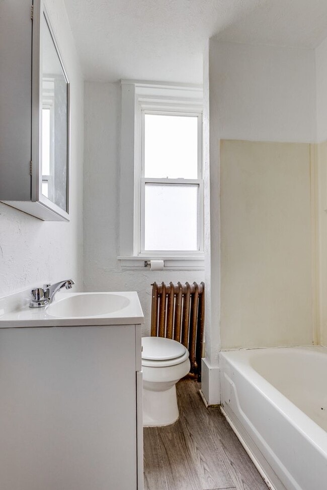 Building Photo - 466 Hays Ave