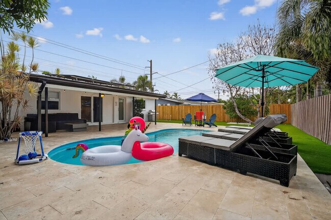 Building Photo - 5760 NE 18th Ave