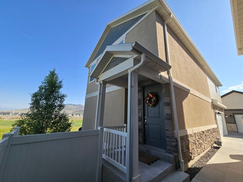 Building Photo - 8620 N Cottonwood Aly