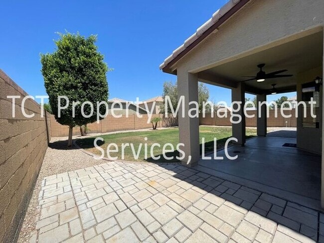Building Photo - Updated 4 Bedroom on Corner Lot!