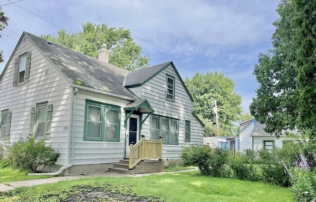 Building Photo - Adorable 4 Bed | 2 Bath in Longfellow