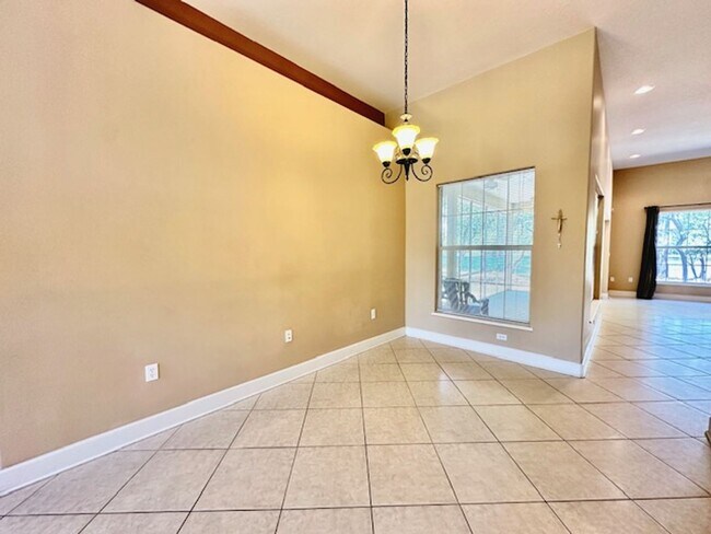 Building Photo - 4 Bedroom / 2 Bath Home in Royal Trails