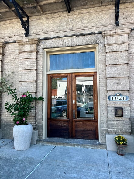 Building Photo - 732 Front St