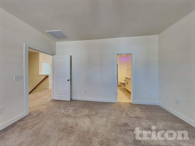 Building Photo - 402 Porterfield Dr