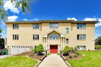 Building Photo - 920 N Northwest Hwy