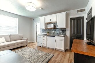 Building Photo - Elm Haven Place