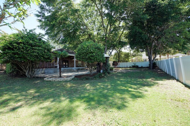 Building Photo - Silver Oaks Community