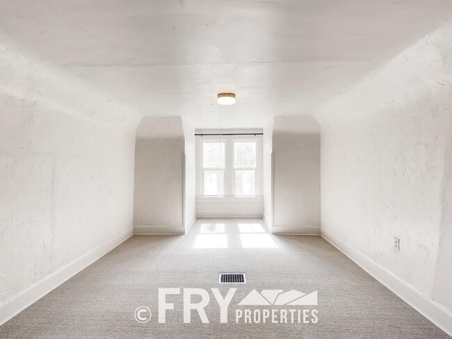 Building Photo - Short Term Lease Needed for Quaint Potter Highlands Home