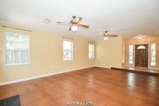 Building Photo - Gorgeously designed home with 4 bedrooms and 2.5 baths. A must see!