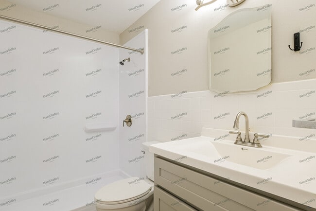 Building Photo - 6714 Village Square Dr