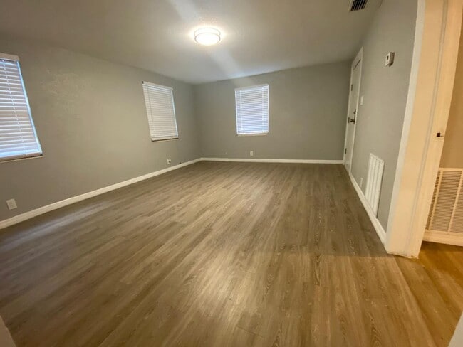 Building Photo - Fully Renovated 3-Bedroom Concrete Block Home in Tampa!