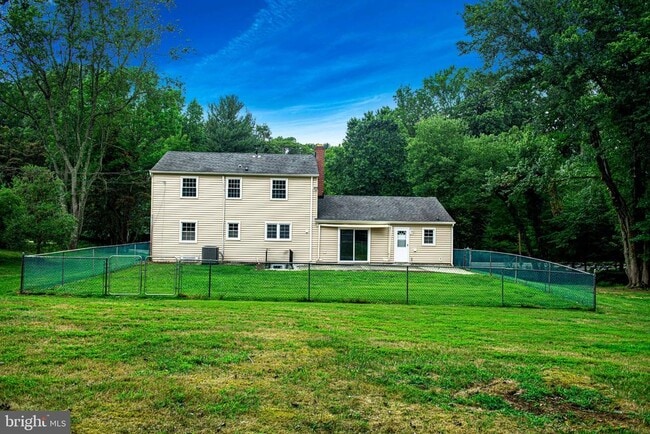 Building Photo - 205 E Ring Factory Rd