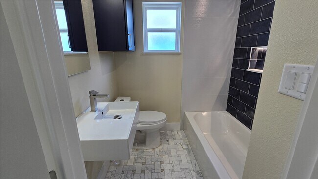 Building Photo - 3733 Seabrook St
