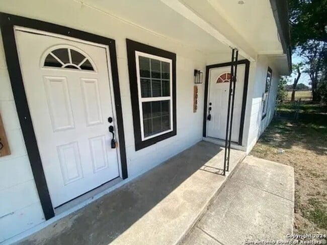 Building Photo - 3038 Weir Ave