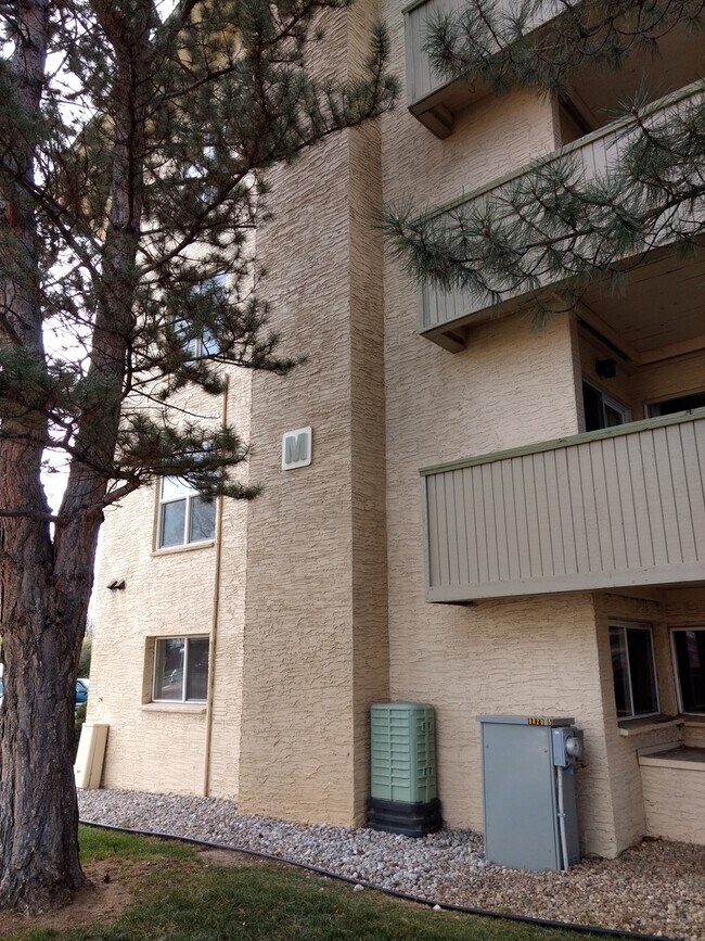 Building Photo - Cozy 2B/1.5B Quiet Boulder Unit - 1ST MONTH FREE