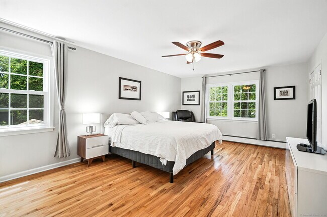 Building Photo - 163 MacGregor Dr