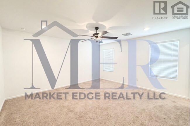 Building Photo - 4Bed/4Bath House w/2 Car Gar in Tucson! $1...
