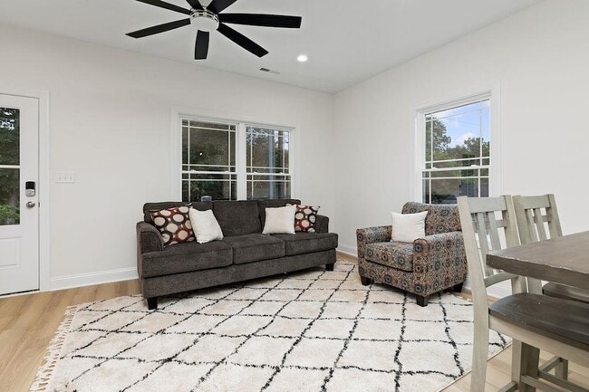 Building Photo - 1025 Frye St