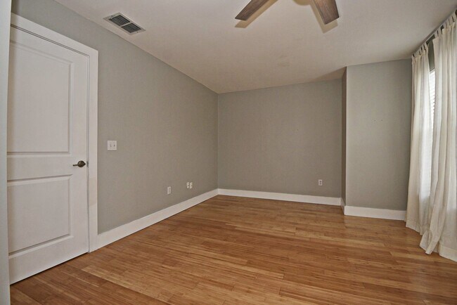 Building Photo - Colonialtown North 3BR – Prime Mills 50 Location