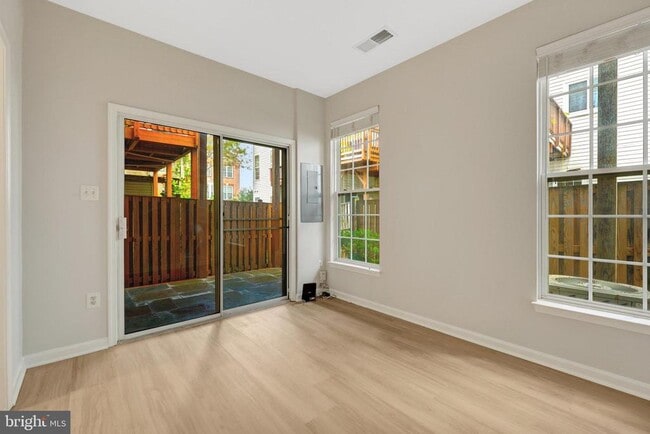 Building Photo - 12913 Wood Cres Cir