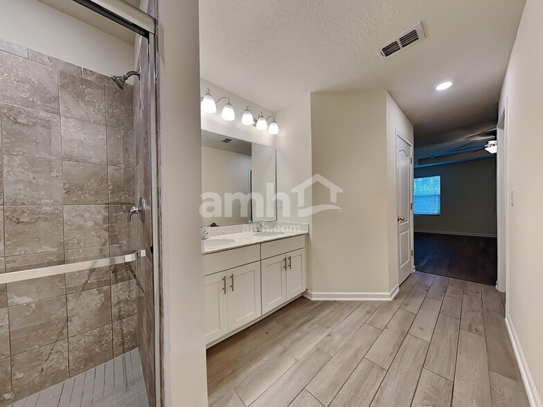 Building Photo - 297 N Hamilton Springs Rd