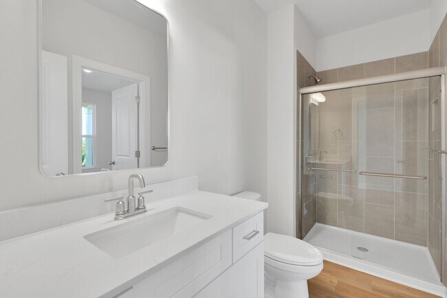 Building Photo - Beautiful 4BR 2.5BA Home w/ Full Appliance Kitchen • Garage Parking •