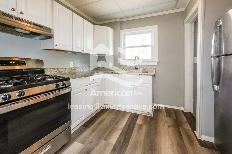 Building Photo - 324 Danberry St