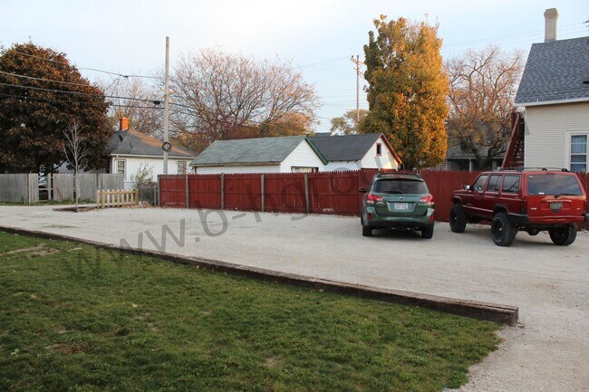 Building Photo - 2325 Roosevelt Rd