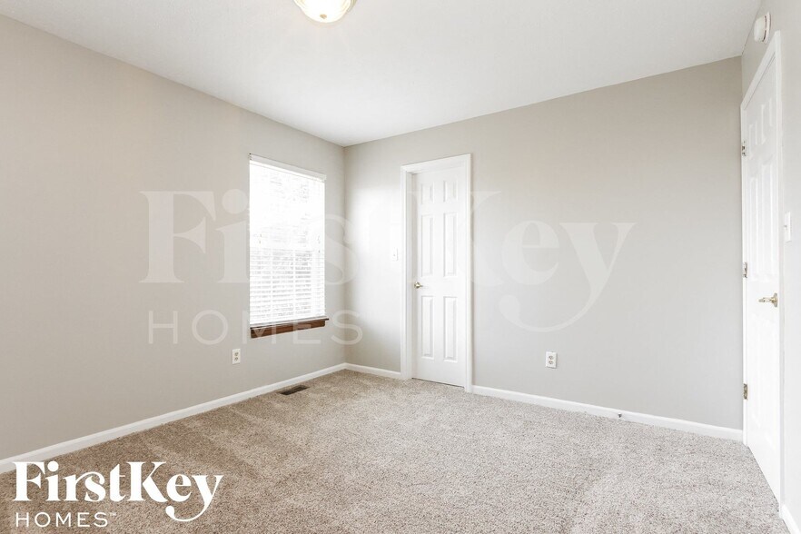 Building Photo - 4915 Aquaduct Dr