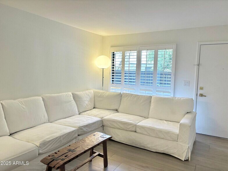 Primary Photo - 2938 N 61st Pl