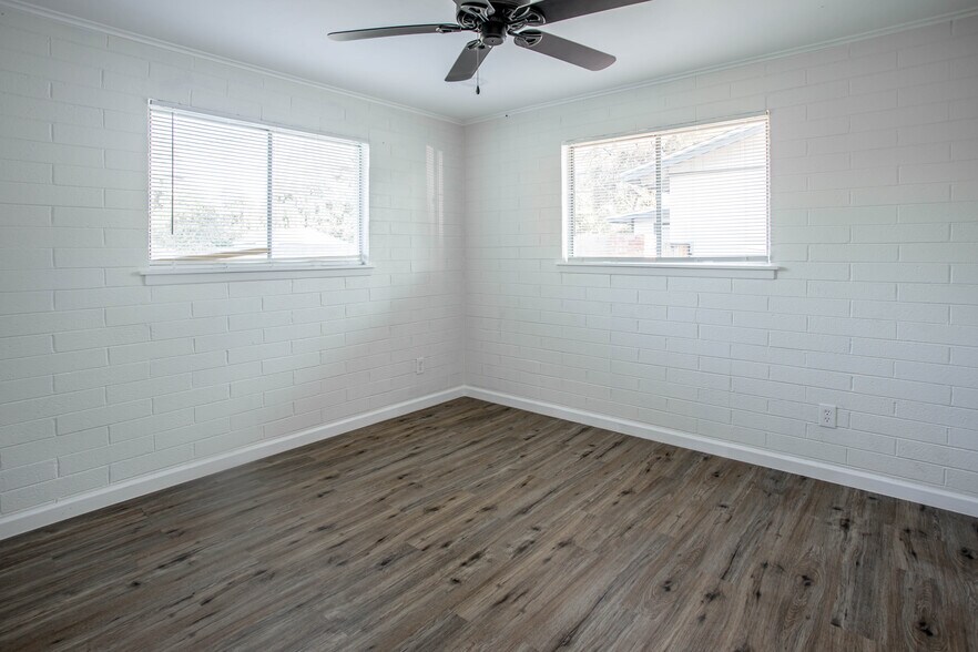Building Photo - 310 N Hosick