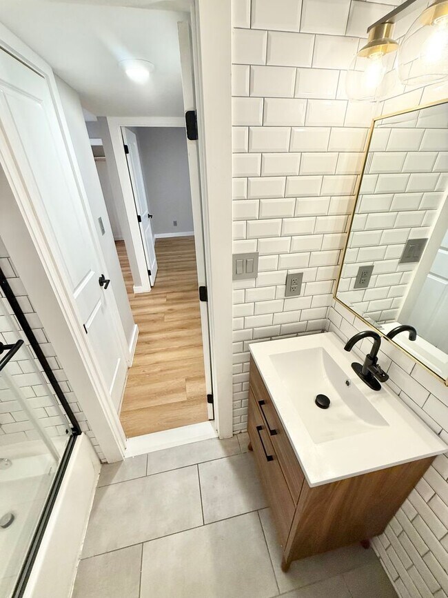 Building Photo - Meridian Apartments