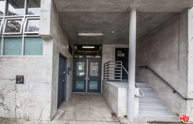 Building Photo - 530 Molino St