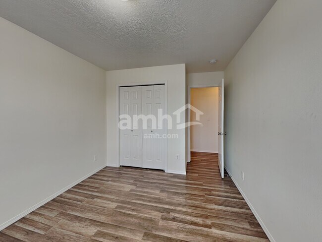 Building Photo - 16605 Sadie Ave