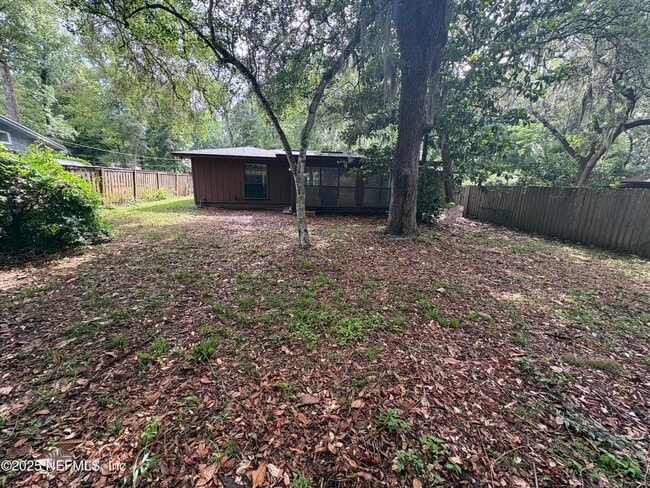 Building Photo - 12723 Longview Dr W