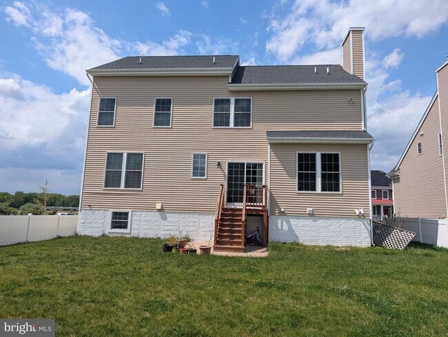 Building Photo - 47 Thomas Dr