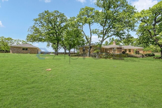 Building Photo - 3901 High Rd