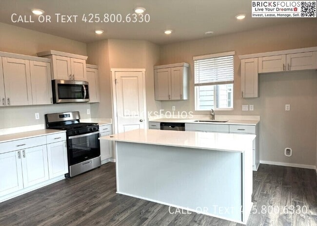 Building Photo - 1384 SW Pendleton Way