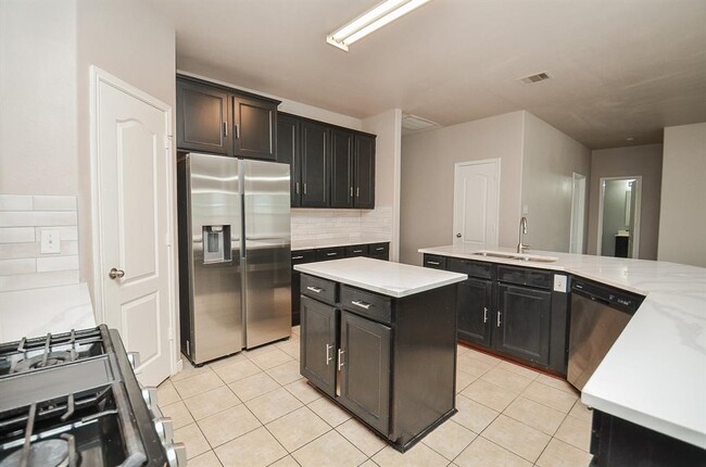 Building Photo - 2707 Roaring Oaks Ln
