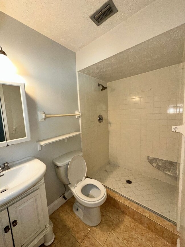 Building Photo - Home for Rent in Arlington 4-Bedroom, 2-Bathroom