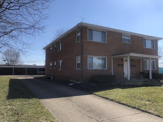 Building Photo - 4760 Holiday Dr