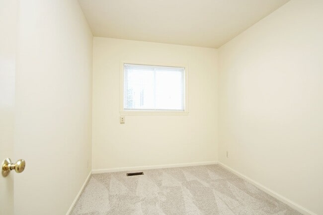 Building Photo - Student-Friendly Home, Minutes From The Da...