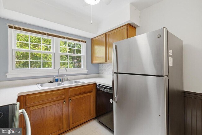 Building Photo - 7761 Inversham Dr