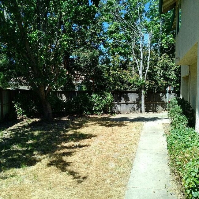 Building Photo - Elk Grove - HOUSE  FOR RENT!