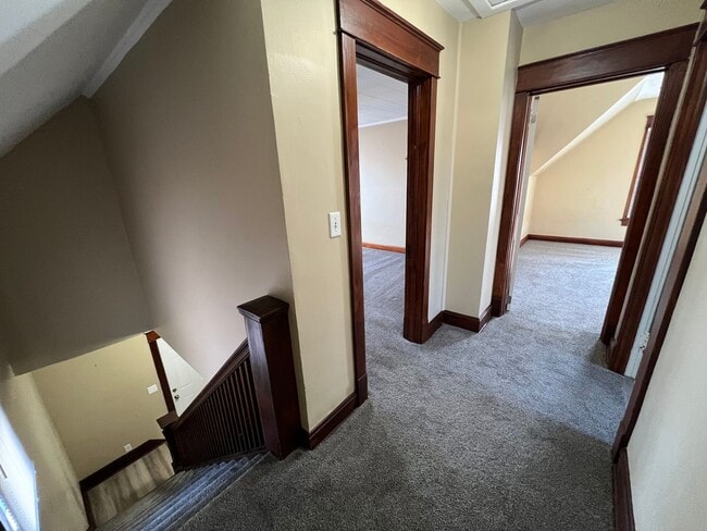 Building Photo - !3 Bedroom in Moline Ready August 1st!