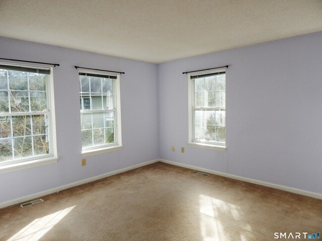 Building Photo - 629 Danbury Rd