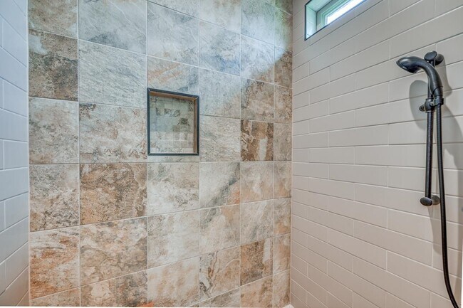 Building Photo - 302 Parallel Cir